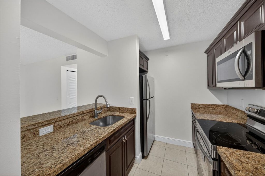 913 Meadows Circle, Unit 913, Boynton Beach, FL 33436 Photo