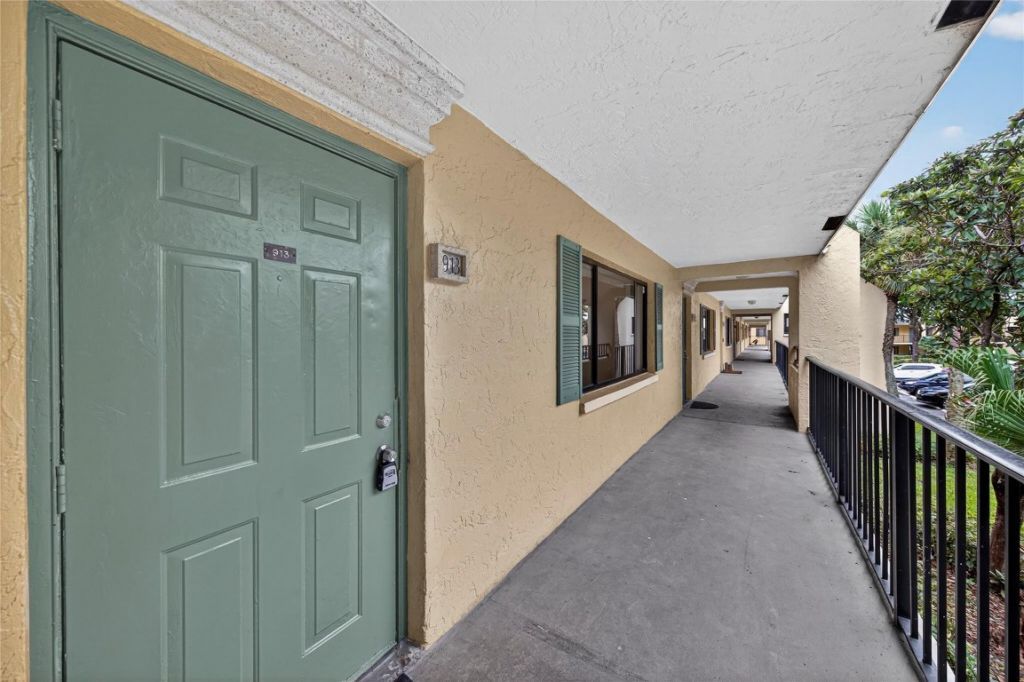 913 Meadows Circle, Unit 913, Boynton Beach, FL 33436 Photo