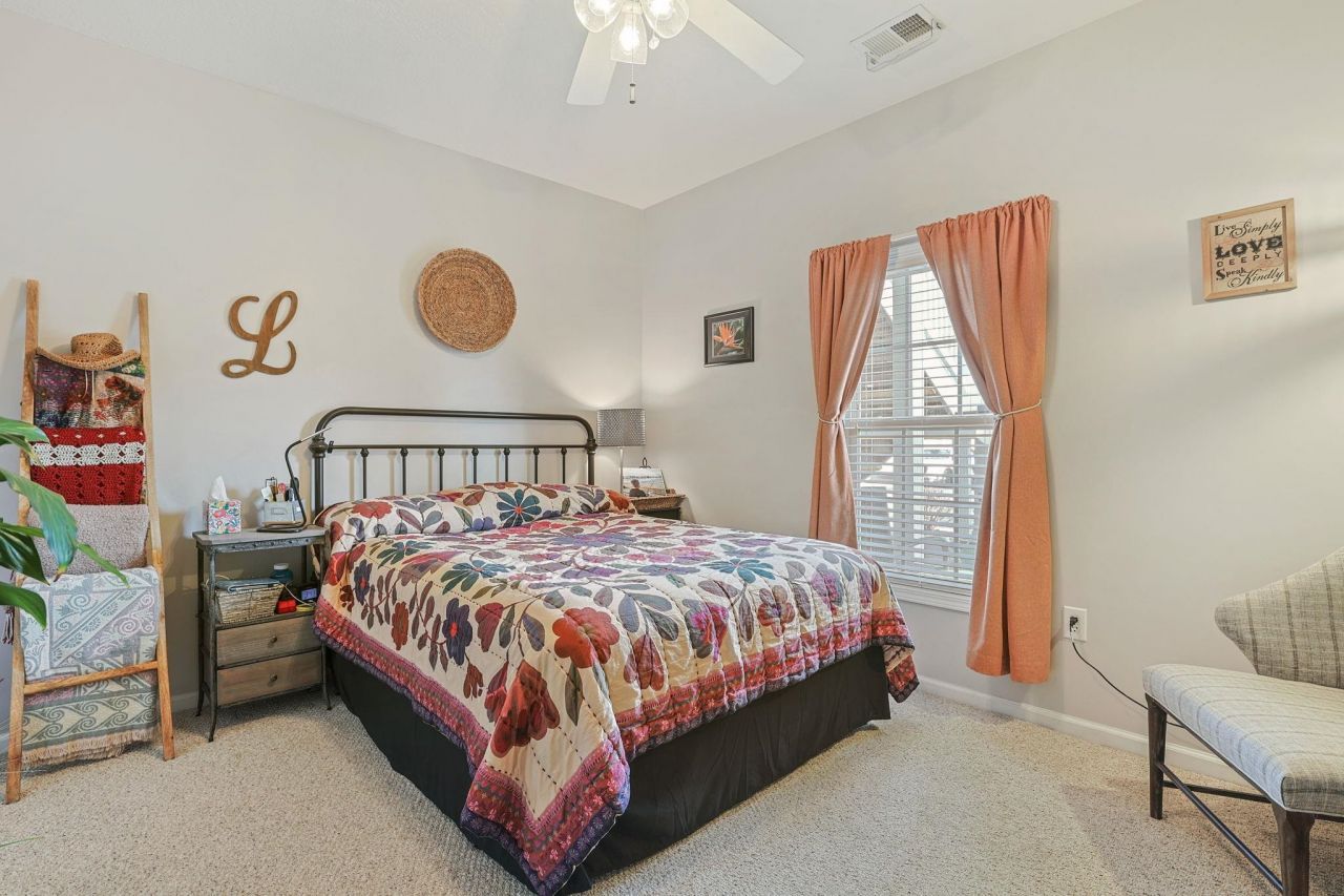 401 Mahogany Dr. Photo 14