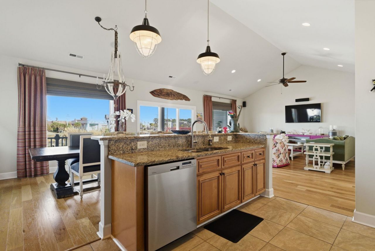 1208 Marina Bay Dr. Photo 27