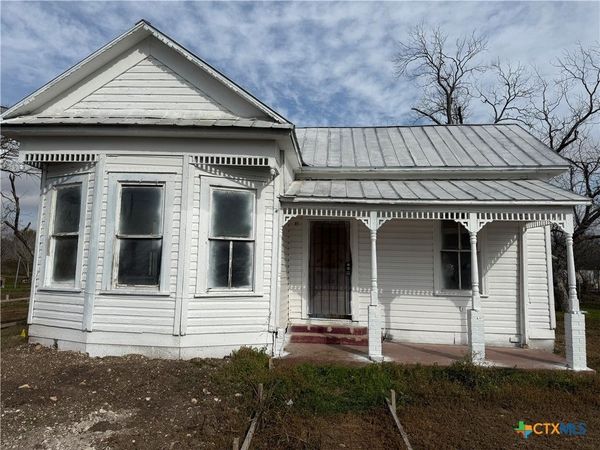 316 W Seideman Street , Seguin, TX 78155