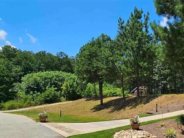 915 N Edgewater Trail N, Toccoa, GA 30577