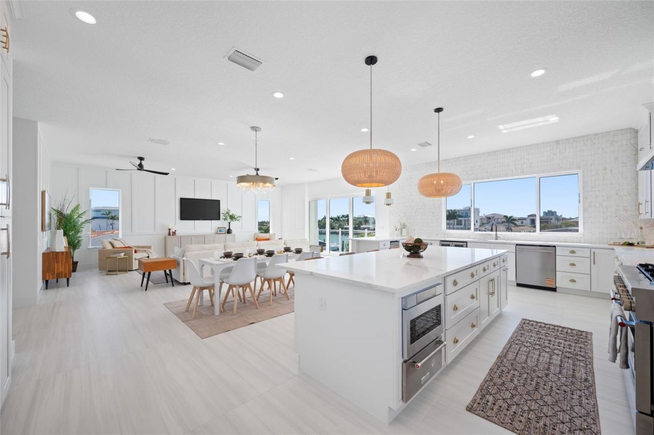 11460 7th Street E, Treasure Island, FL 33706 Photo