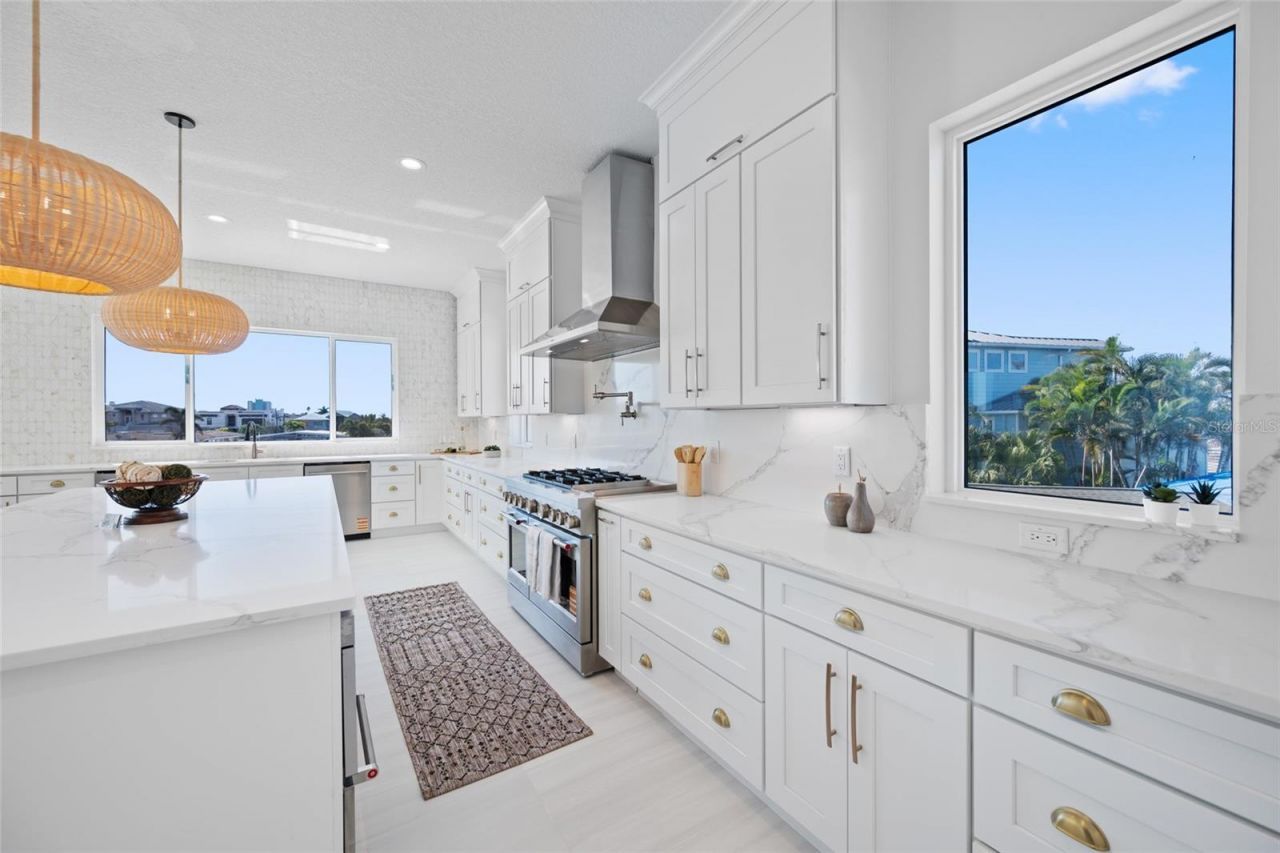 11460 7th Street E, Treasure Island, FL 33706 Photo