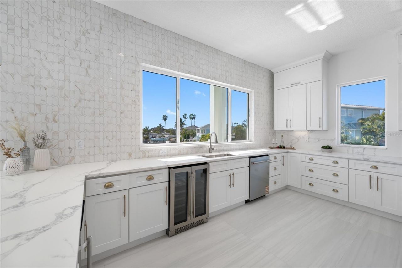 11460 7th Street E, Treasure Island, FL 33706 Photo