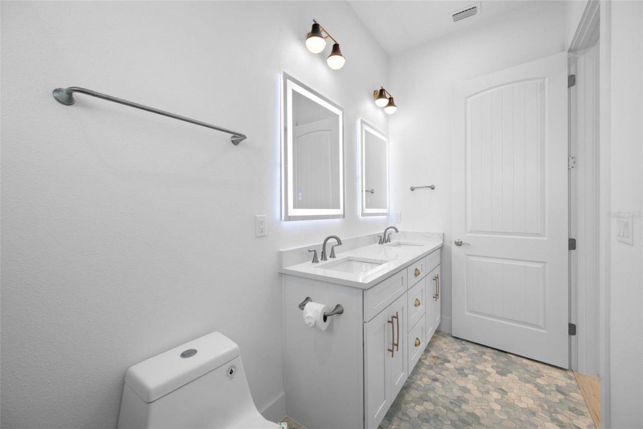 11460 7th Street E, Treasure Island, FL 33706 Photo