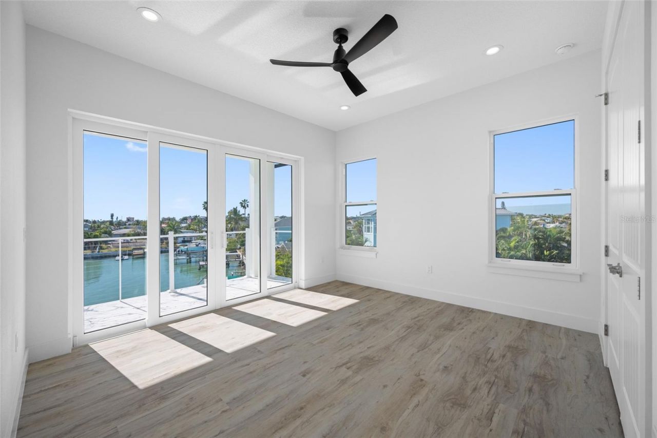 11460 7th Street E, Treasure Island, FL 33706 Photo