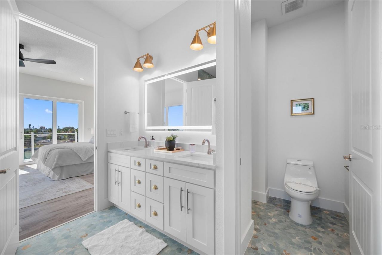 11460 7th Street E, Treasure Island, FL 33706 Photo