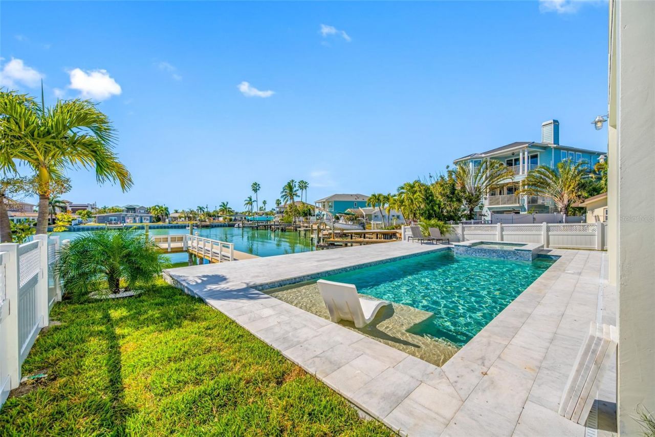 11460 7th Street E, Treasure Island, FL 33706 Photo