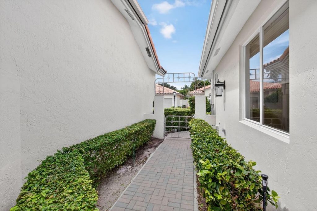 5310 NW 26th Circle, Boca Raton, FL 33496 Photo