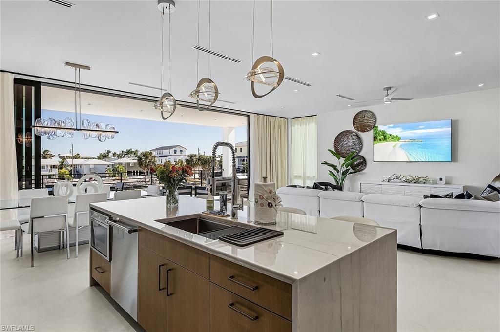 455 Palermo Cir, Fort Myers Beach, FL 33931 Photo