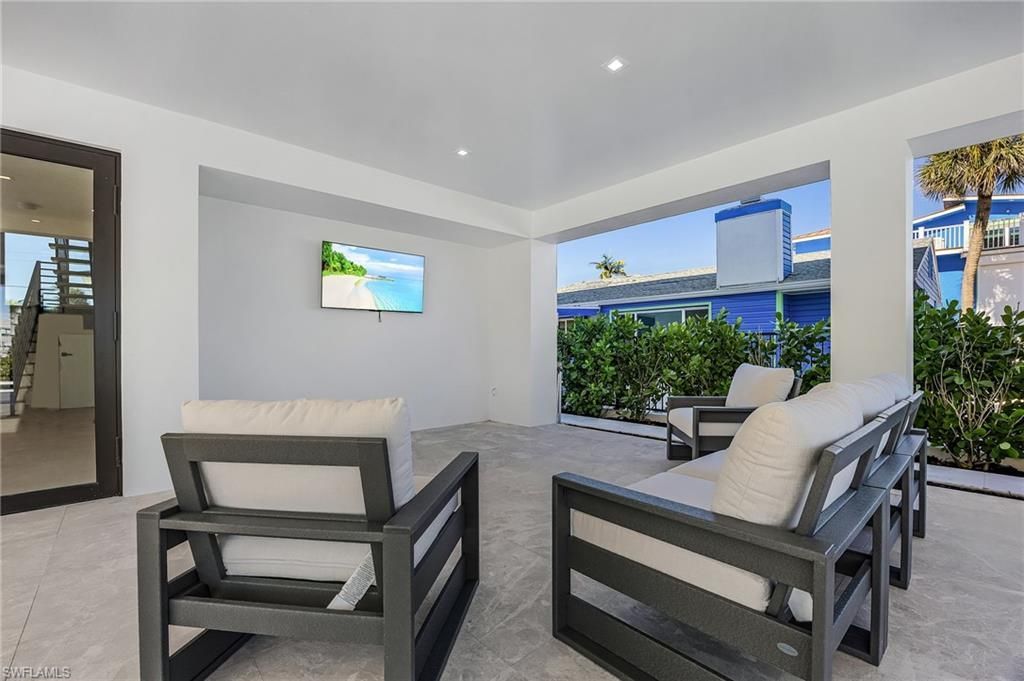 455 Palermo Cir, Fort Myers Beach, FL 33931 Photo