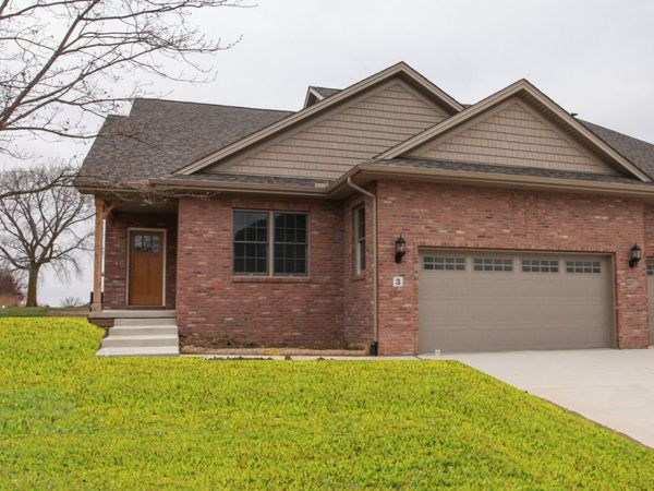 3 Saint Ivans Circle, Bloomington, IL 61705