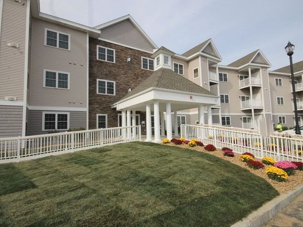 1 Regency Village Way, Unit 106, Merrimac, MA 01860