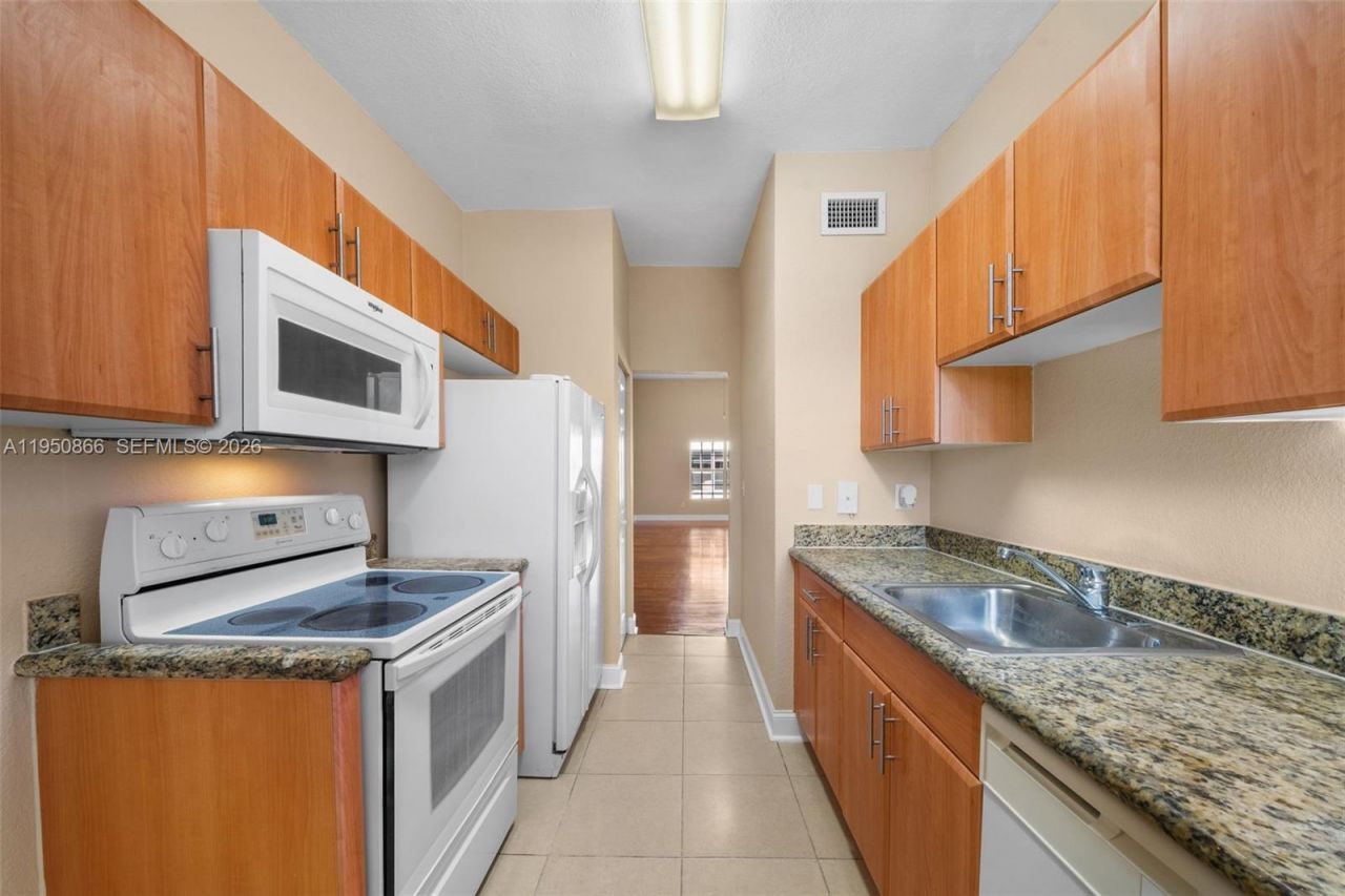 9725 Bay Harbor Ter , Unit 24, Bay Harbor Islands, FL 33154 Photo