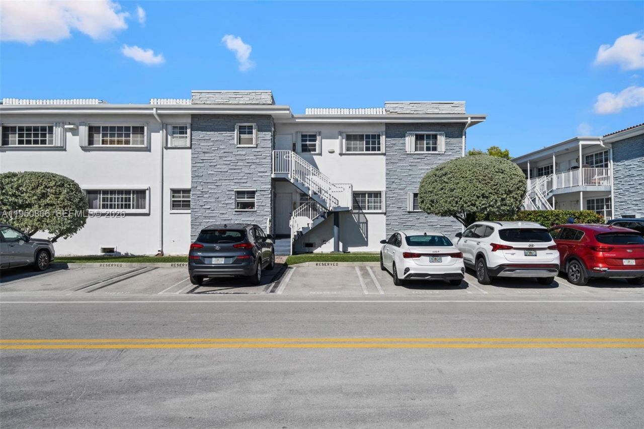 9725 Bay Harbor Ter , Unit 24, Bay Harbor Islands, FL 33154 Photo