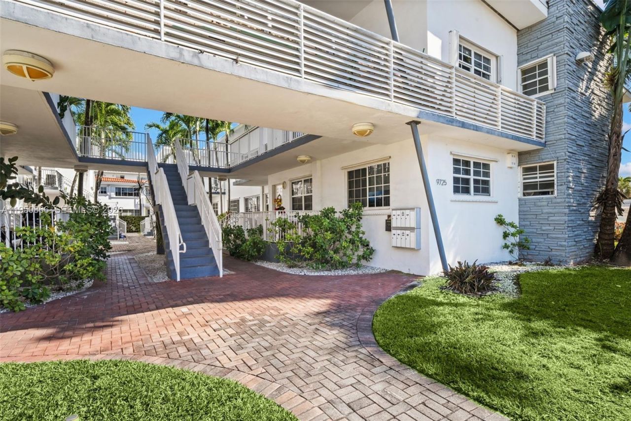 9725 Bay Harbor Ter , Unit 24, Bay Harbor Islands, FL 33154 Photo