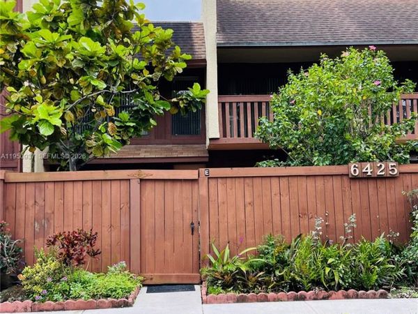 6425 SW 116th Pl, Unit E, Miami, FL 33173