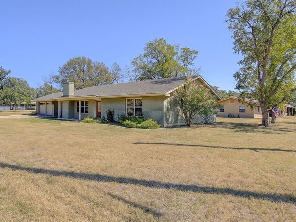 1013 Highland DR, Highland Haven, TX 78654