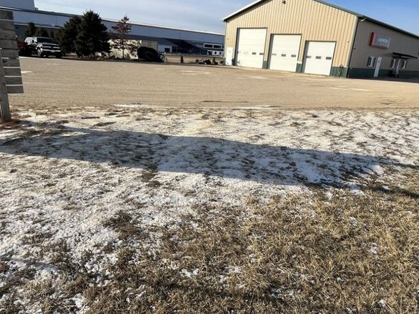 5841 Lincoln Way, Clinton, IA 52732