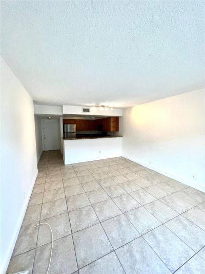 5221 Geneva Way, Unit 208, Doral, FL 33166 Photo