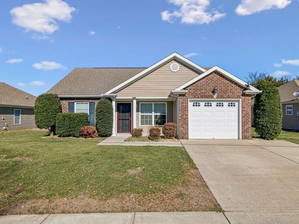 1467 Woodside Dr, Lebanon, TN 37087