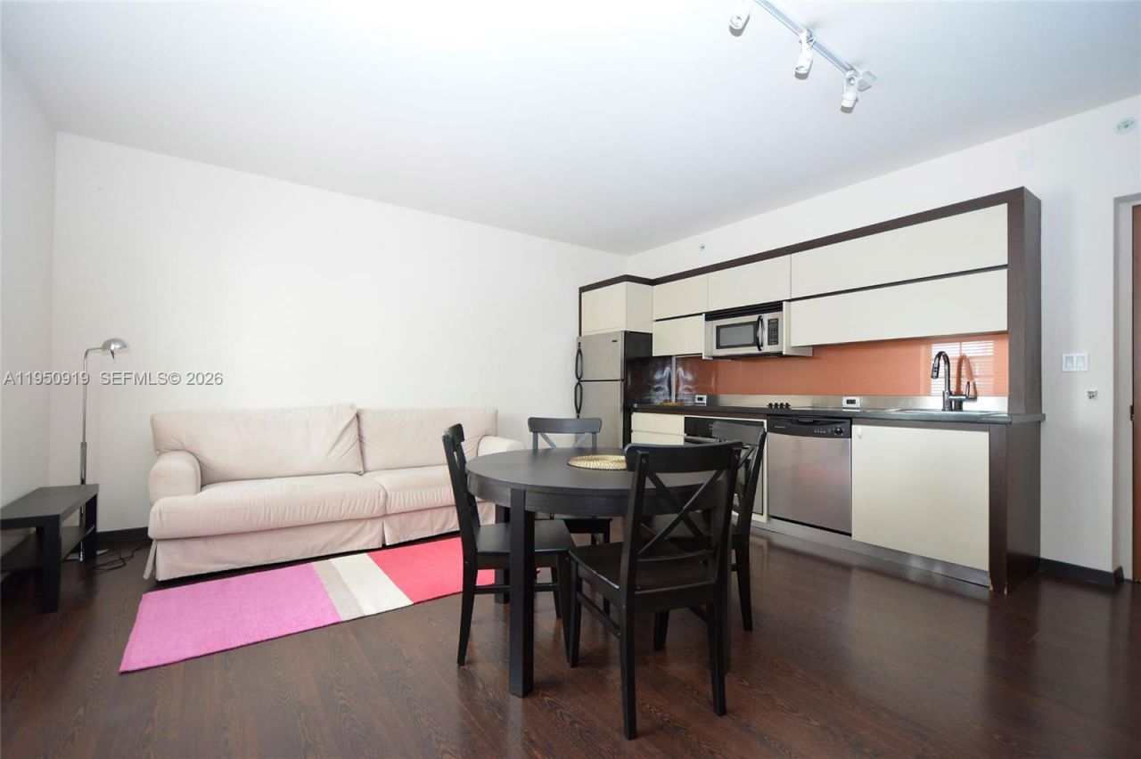 435 21st St, Unit 205, Miami Beach, FL 33139 Photo