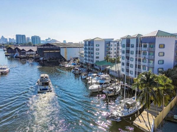 2475 NW 16th St Rd, Unit 310, Miami, FL 33125