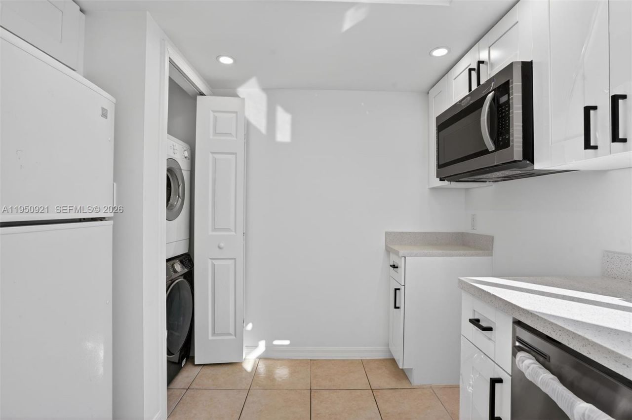 2475 NW 16th St Rd, Unit 310, Miami, FL 33125 Photo