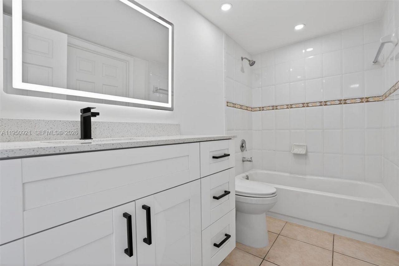 2475 NW 16th St Rd, Unit 310, Miami, FL 33125 Photo