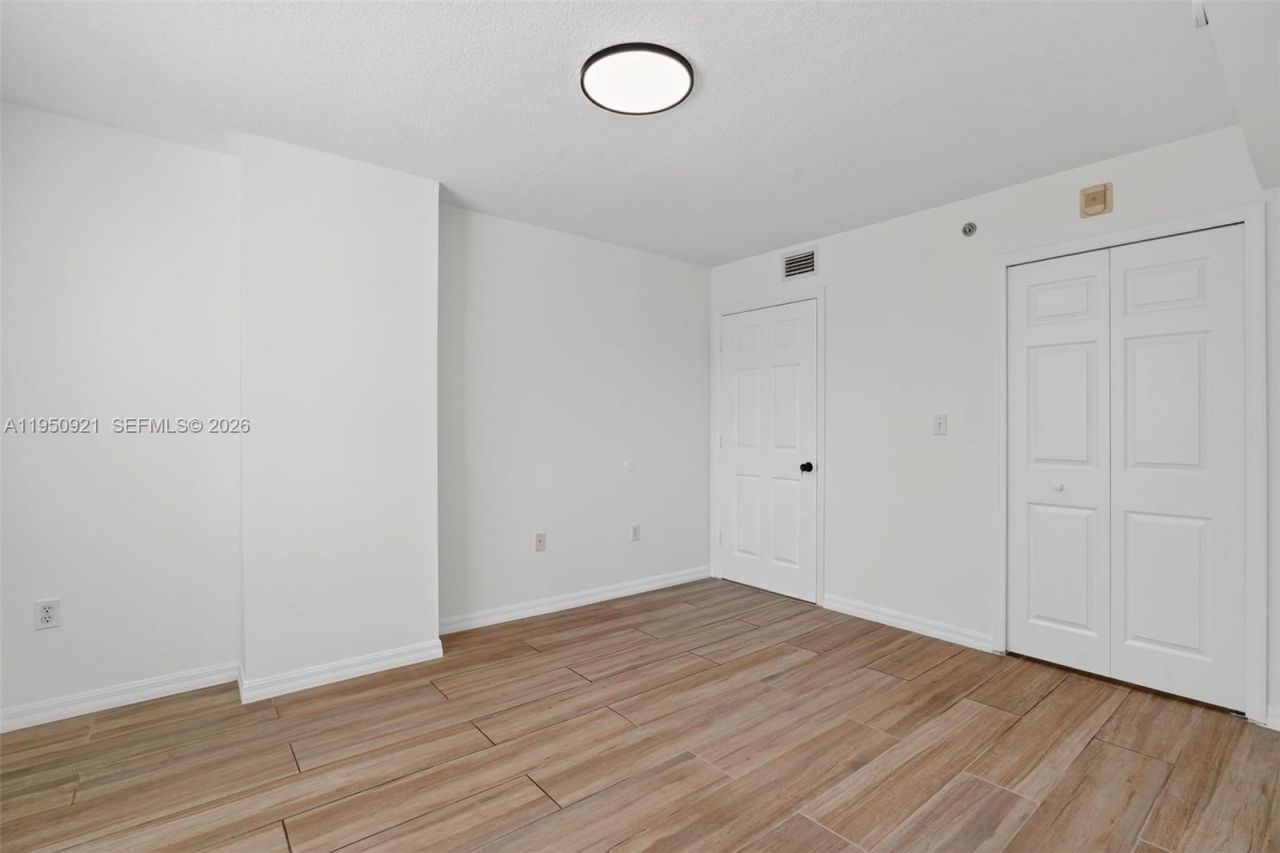 2475 NW 16th St Rd, Unit 310, Miami, FL 33125 Photo