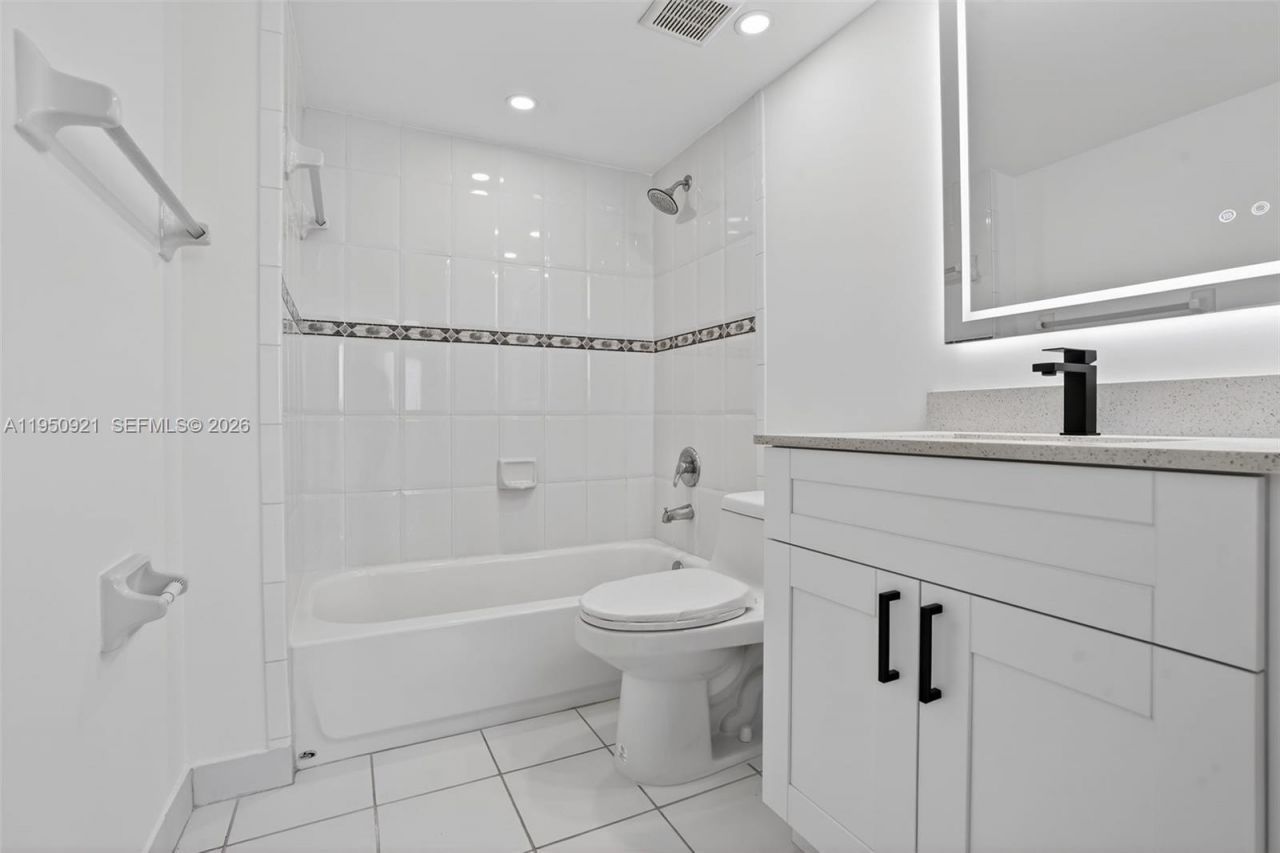 2475 NW 16th St Rd, Unit 310, Miami, FL 33125 Photo