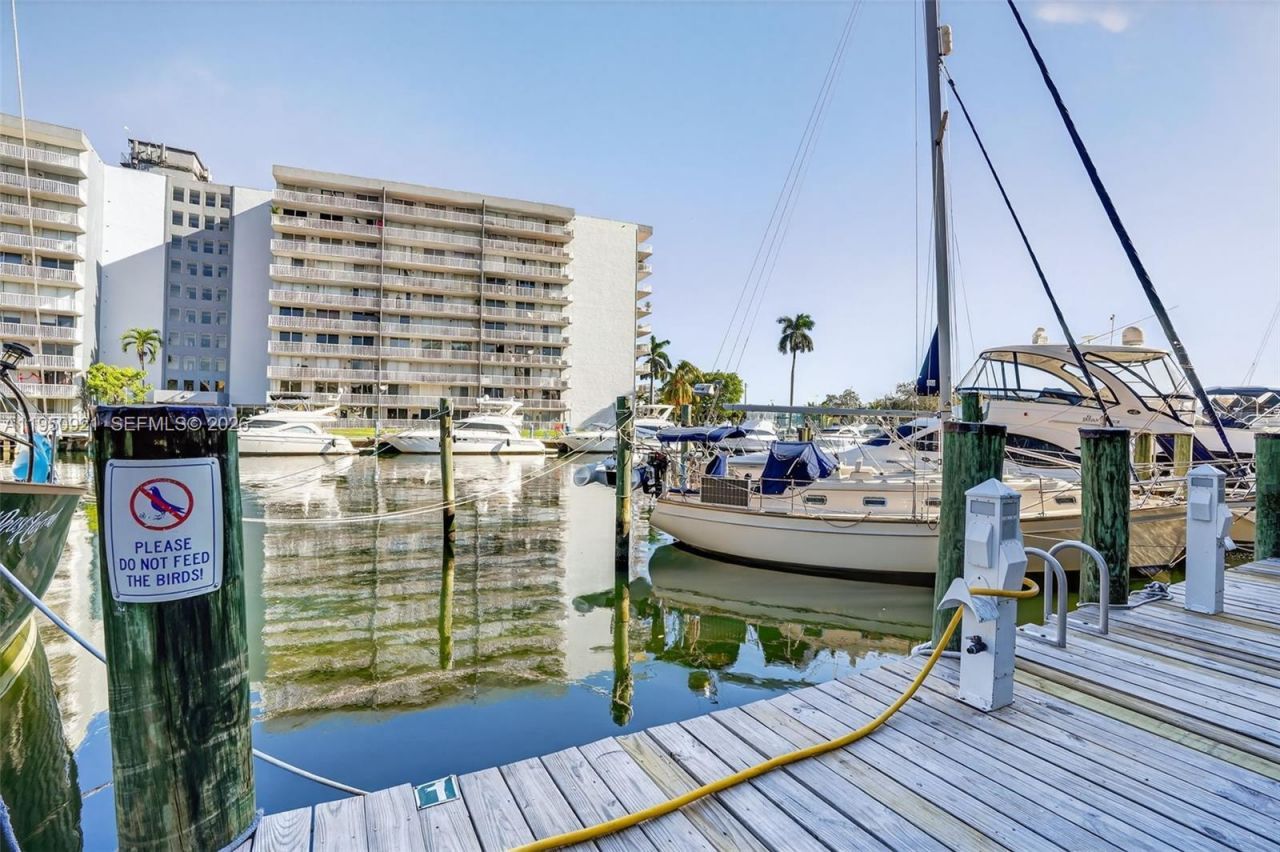 2475 NW 16th St Rd, Unit 310, Miami, FL 33125 Photo