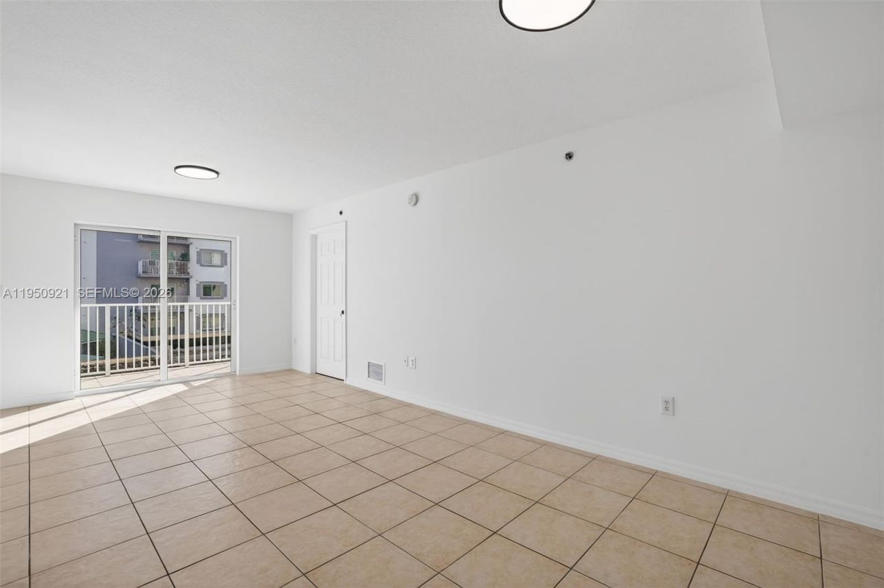 2475 NW 16th St Rd, Unit 310, Miami, FL 33125 Photo