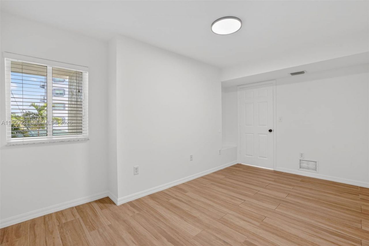 2475 NW 16th St Rd, Unit 310, Miami, FL 33125 Photo