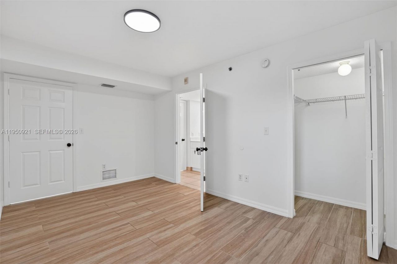 2475 NW 16th St Rd, Unit 310, Miami, FL 33125 Photo