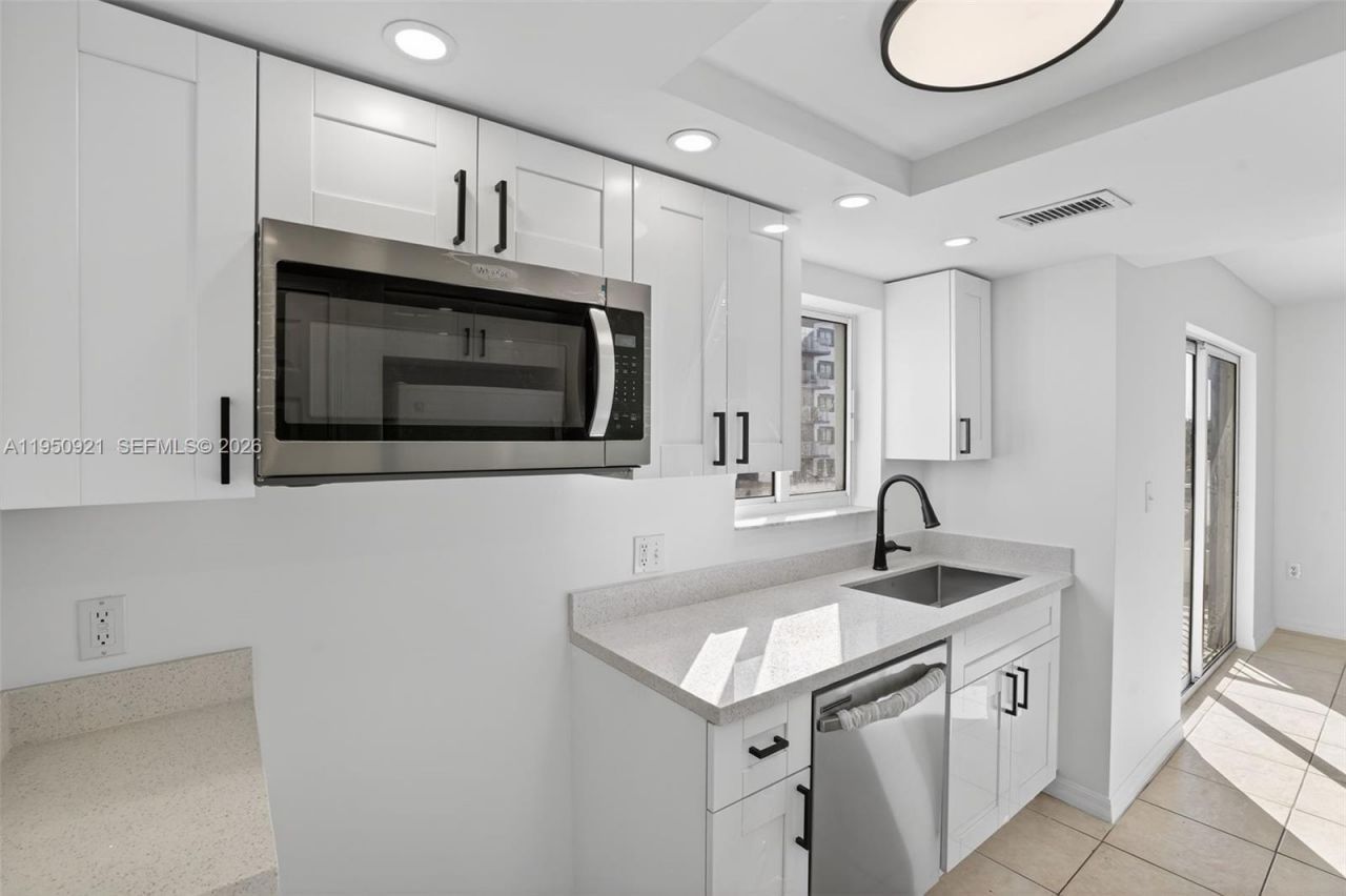 2475 NW 16th St Rd, Unit 310, Miami, FL 33125 Photo