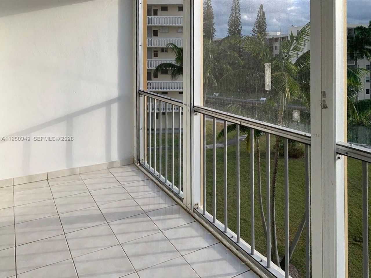 2855 Leonard Dr , Unit H404, Aventura, FL 33160 Photo