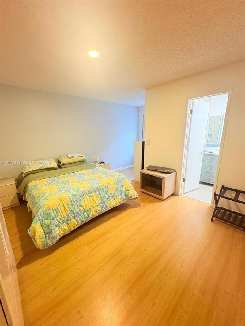 927 NW 106th Ave Cir, Miami, FL 33172 Photo