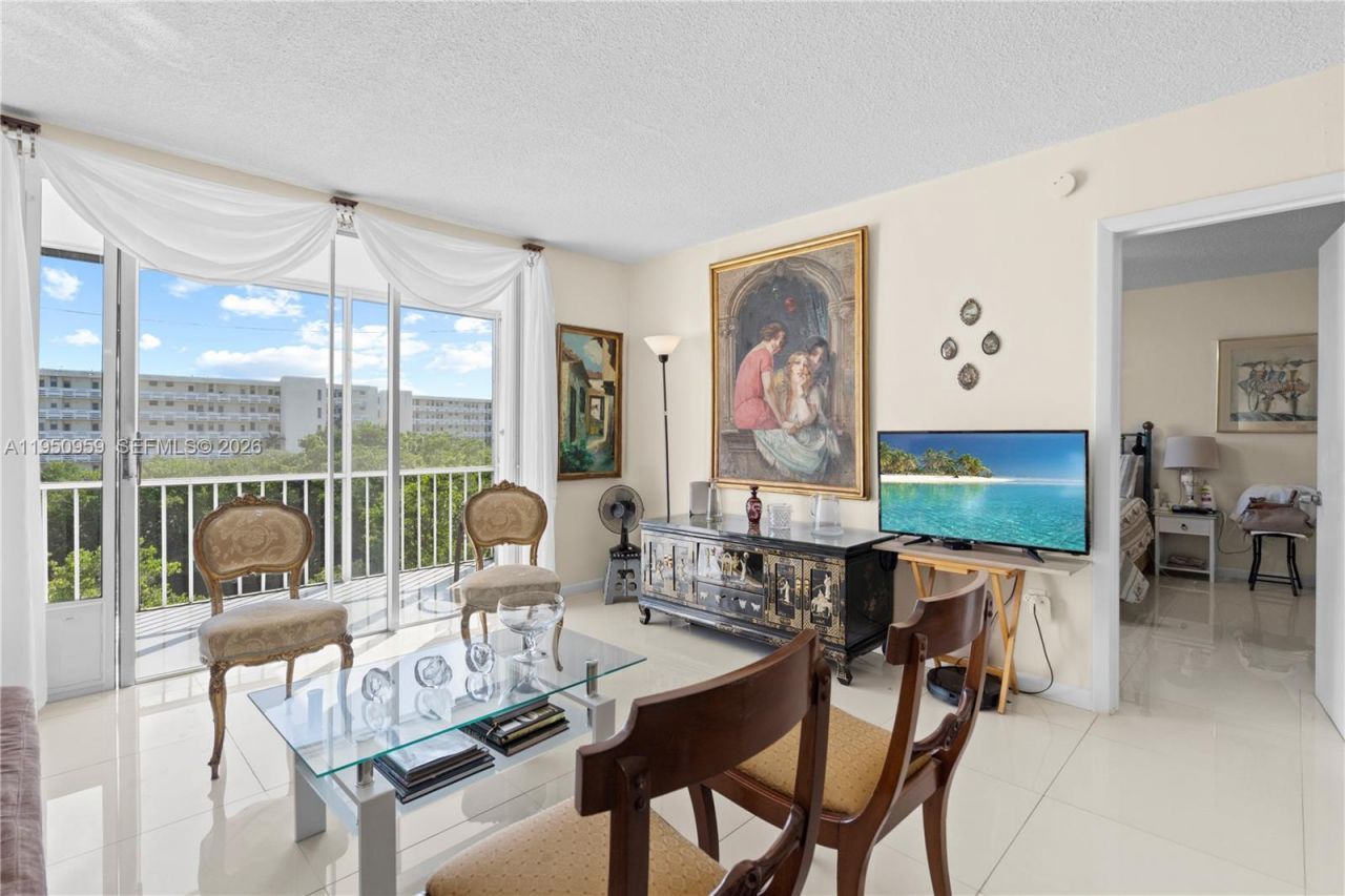 2930 Point East Dr, Unit E-407, Aventura, FL 33160 Photo