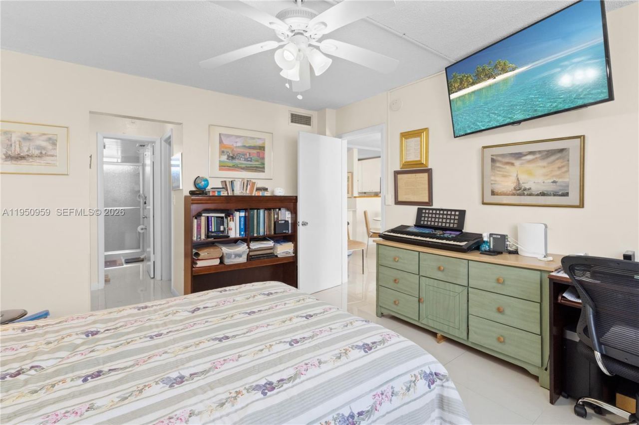 2930 Point East Dr, Unit E-407, Aventura, FL 33160 Photo