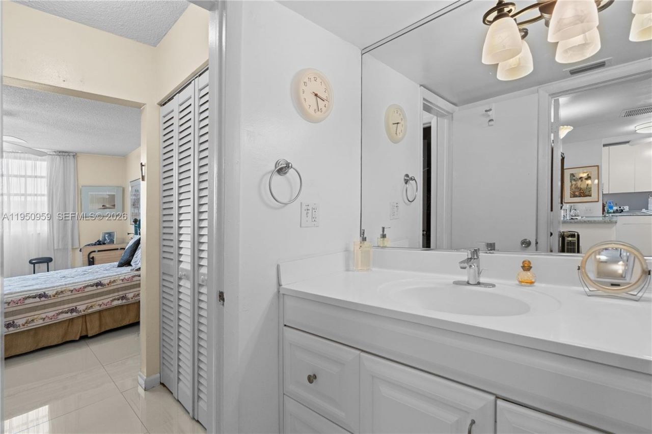 2930 Point East Dr, Unit E-407, Aventura, FL 33160 Photo