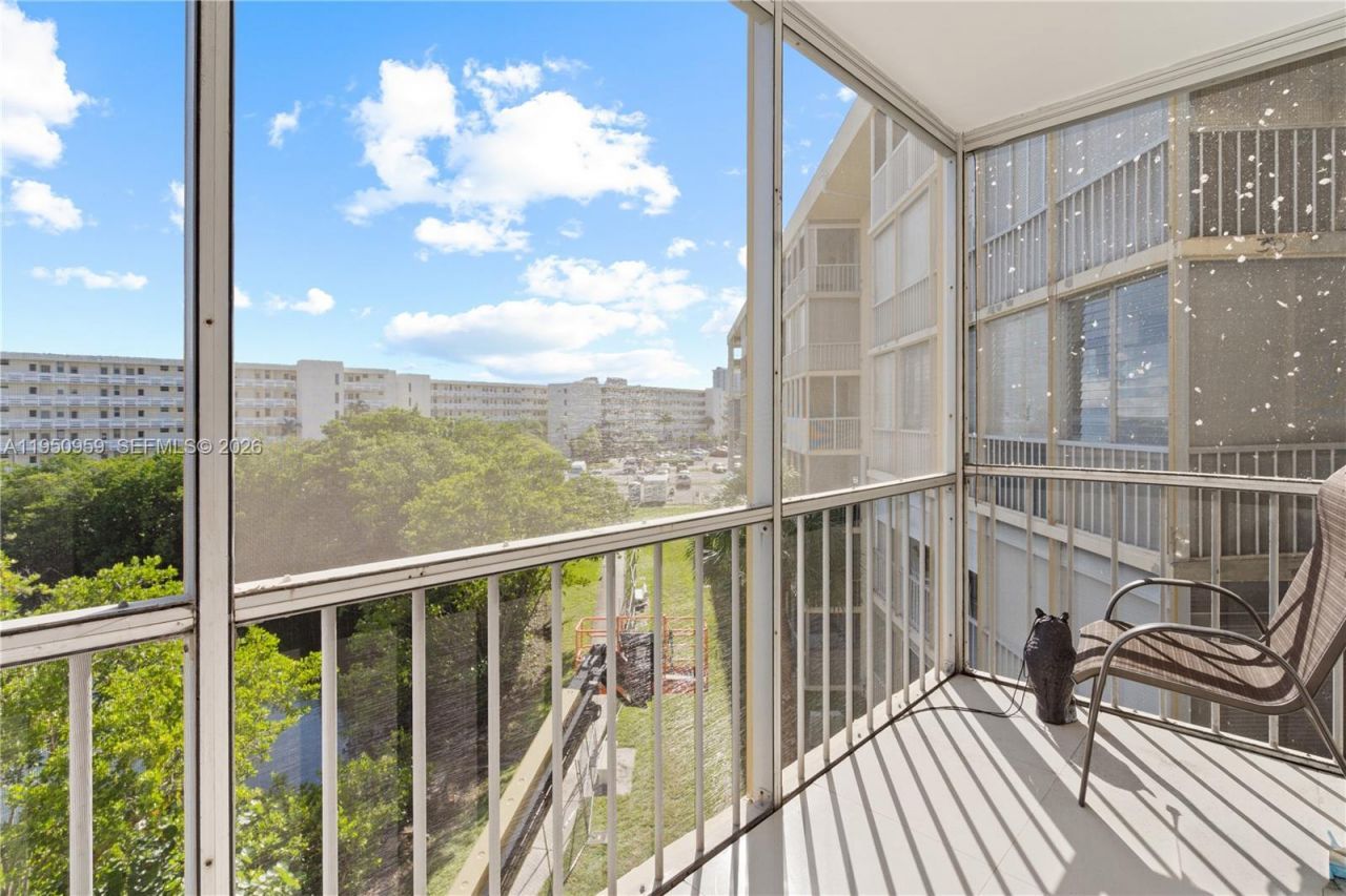 2930 Point East Dr, Unit E-407, Aventura, FL 33160 Photo