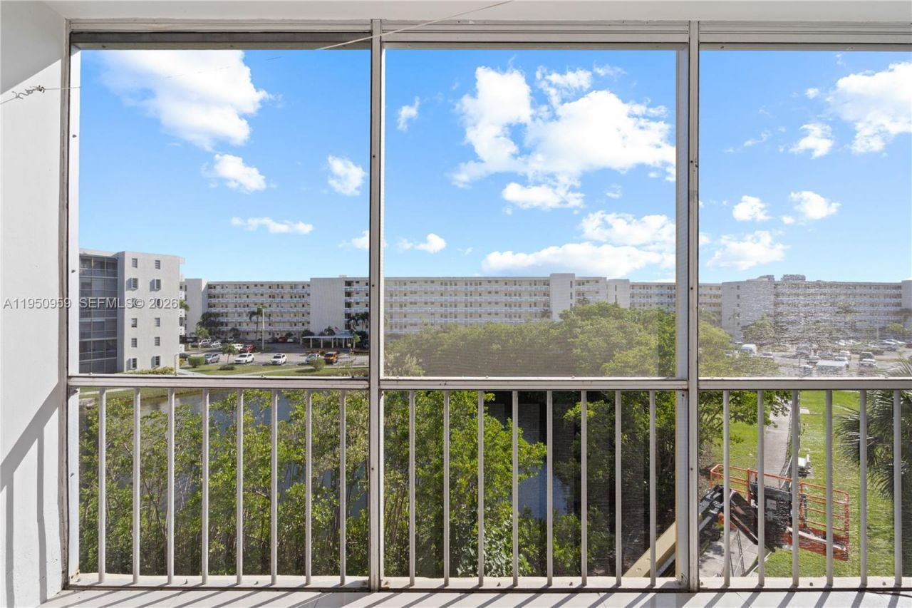 2930 Point East Dr, Unit E-407, Aventura, FL 33160 Photo