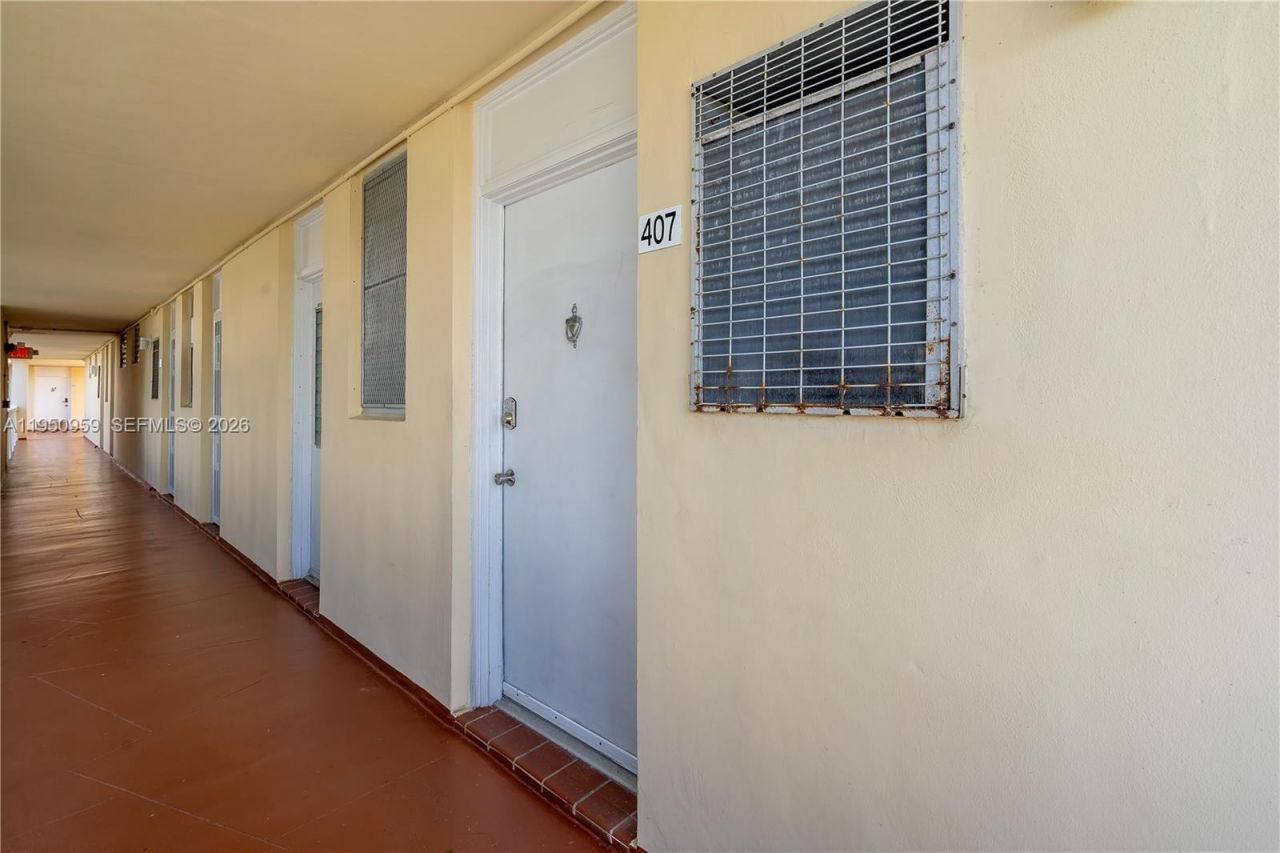 2930 Point East Dr, Unit E-407, Aventura, FL 33160 Photo