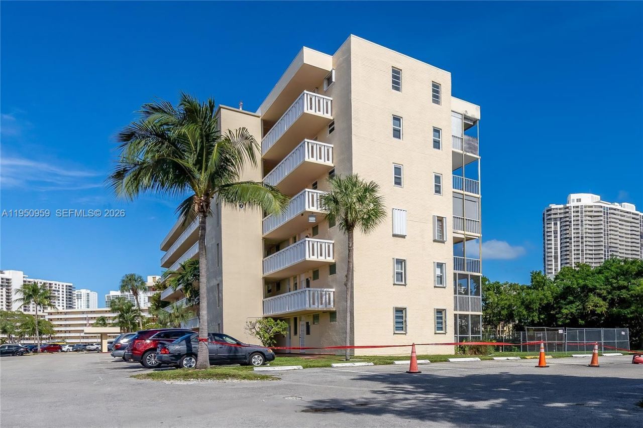2930 Point East Dr, Unit E-407, Aventura, FL 33160 Photo