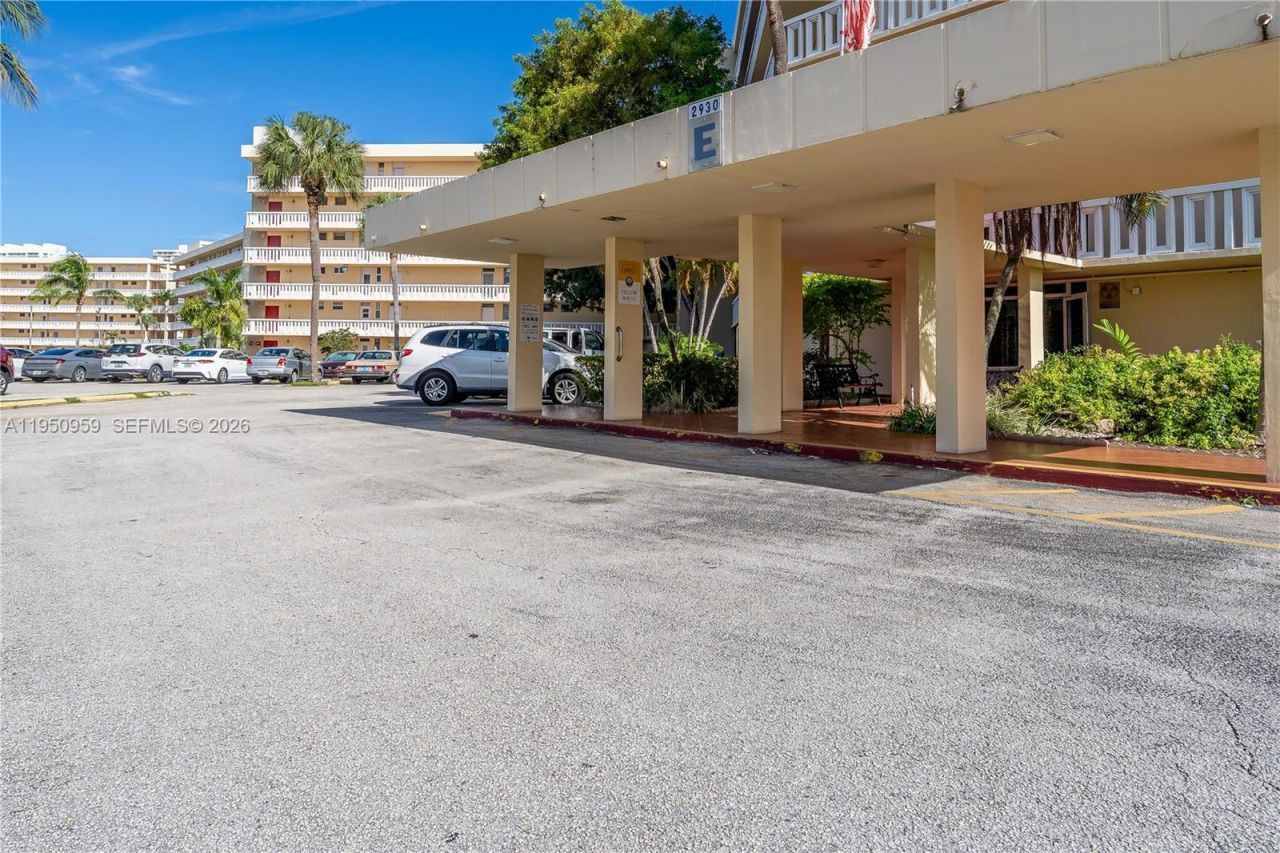 2930 Point East Dr, Unit E-407, Aventura, FL 33160 Photo