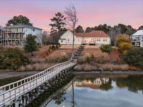 400 S Kingfisher Lane S, Hampstead, NC 28443