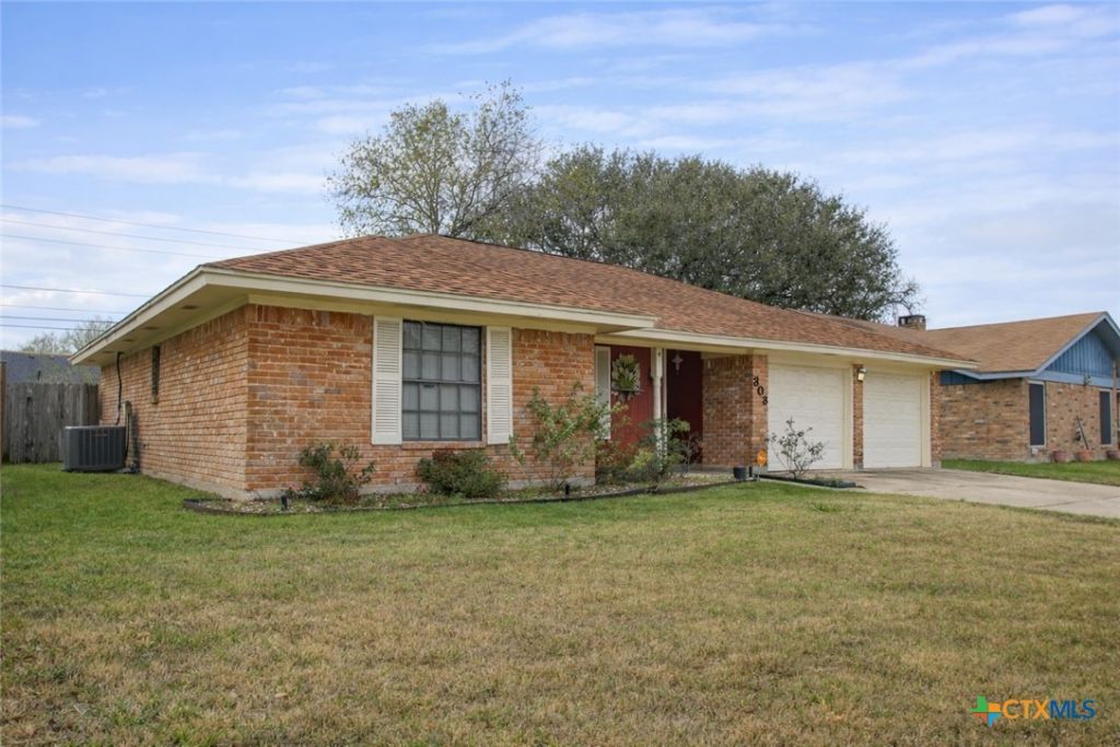 303 Gettysburg Drive, Victoria, TX 77904 Main Photo