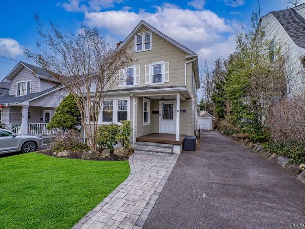 75 Bar Beach Road, Port Washington, NY 11050